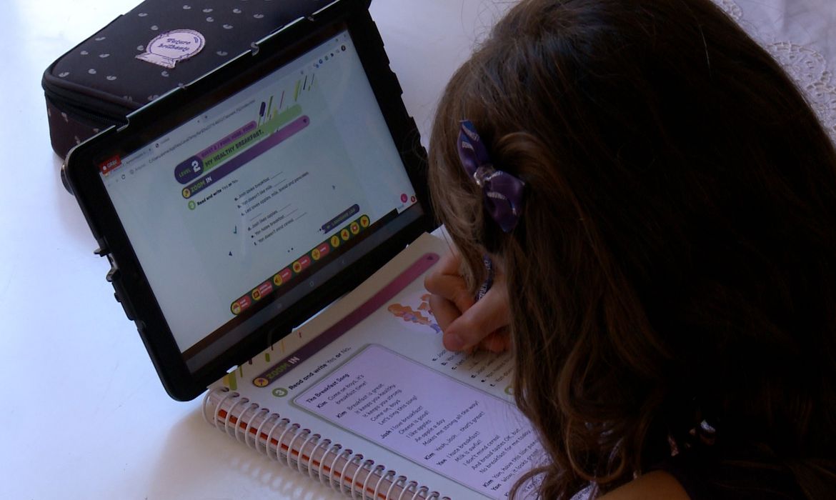 A pandemia revelou a desigualdade de acesso à internet 