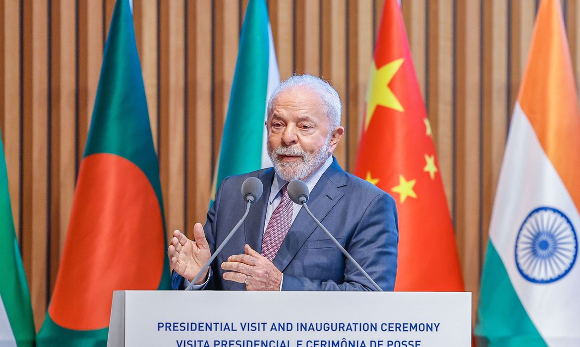 Xangai, China, 13.04.2023 -  Presidente da República, Luiz Inácio Lula da Silva, na posse da Presidenta do Novo Banco de Desenvolvimento. Em seguida parrticipa de Reunião com a Presidência do Novo Banco de Desenvolvimento (NBD), Dilma Rousseff. Novo Banco de Desenvolvimento (NBD) - Xangai - China.  Foto: Ricardo Stuckert/PR