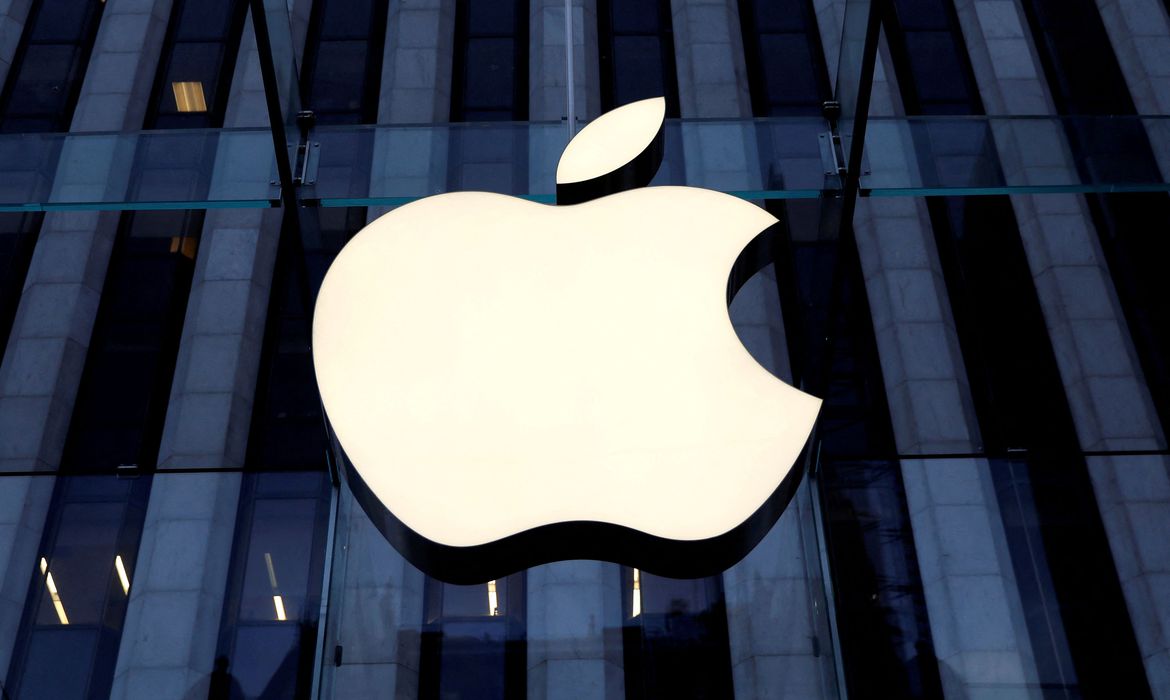 2022-08-05t172313z_1_lynxmpei740ve_rtroptp_4_tech-apple-china-taiwan.jpg