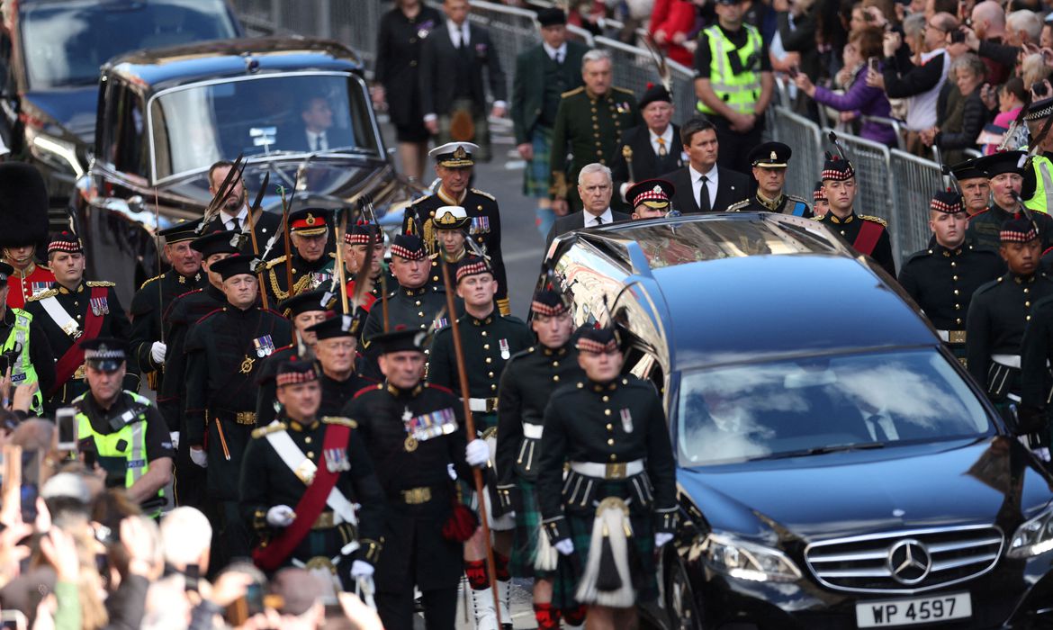 2022-09-12t164048z_1_lynxmpei8b0s2_rtroptp_4_britain-royals-queen_1.jpg