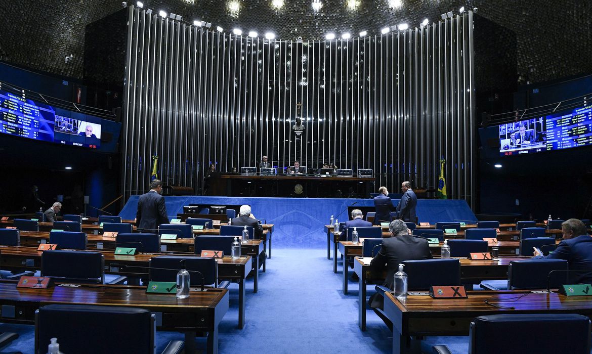 Plenário do Senado Federal durante sessão deliberativa ordinária semipresencial. 