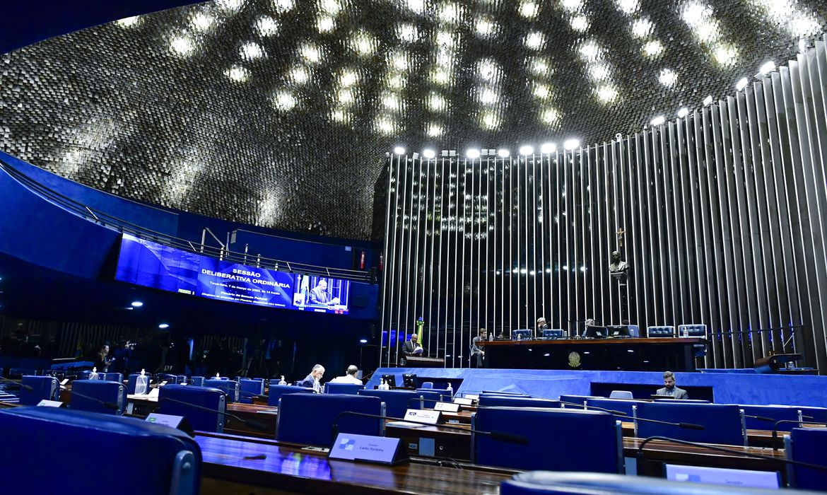 Plenário do Senado Federal durante sessão deliberativa ordinária. Mesa:primeiro- secretário da Mesa do Senado, senador Rogério Carvalho (PT-SE), preside sessão.Em discurso, à tribuna, senador Paulo Paim (PT-RS).Foto: Waldemir Barreto/Agência Senado
