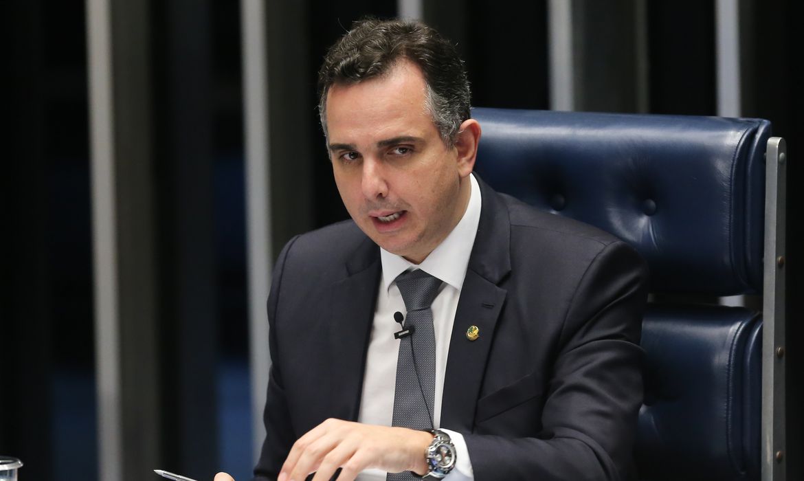 O presidente do Senado Federal, senador Rodrigo Pacheco, durante sessão deliberativa ordinária semipresencial.