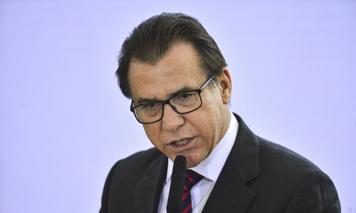O ministro do Trabalho, Luiz Marinho, durante encontro com dirigentes de centrais sindicais, no Palácio do Planalto.