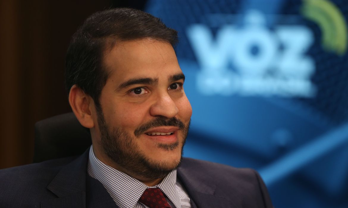 O  ministro da Advocacia-Geral da União, Jorge Messias , é o entrevistado do programa A Voz do Brasil.