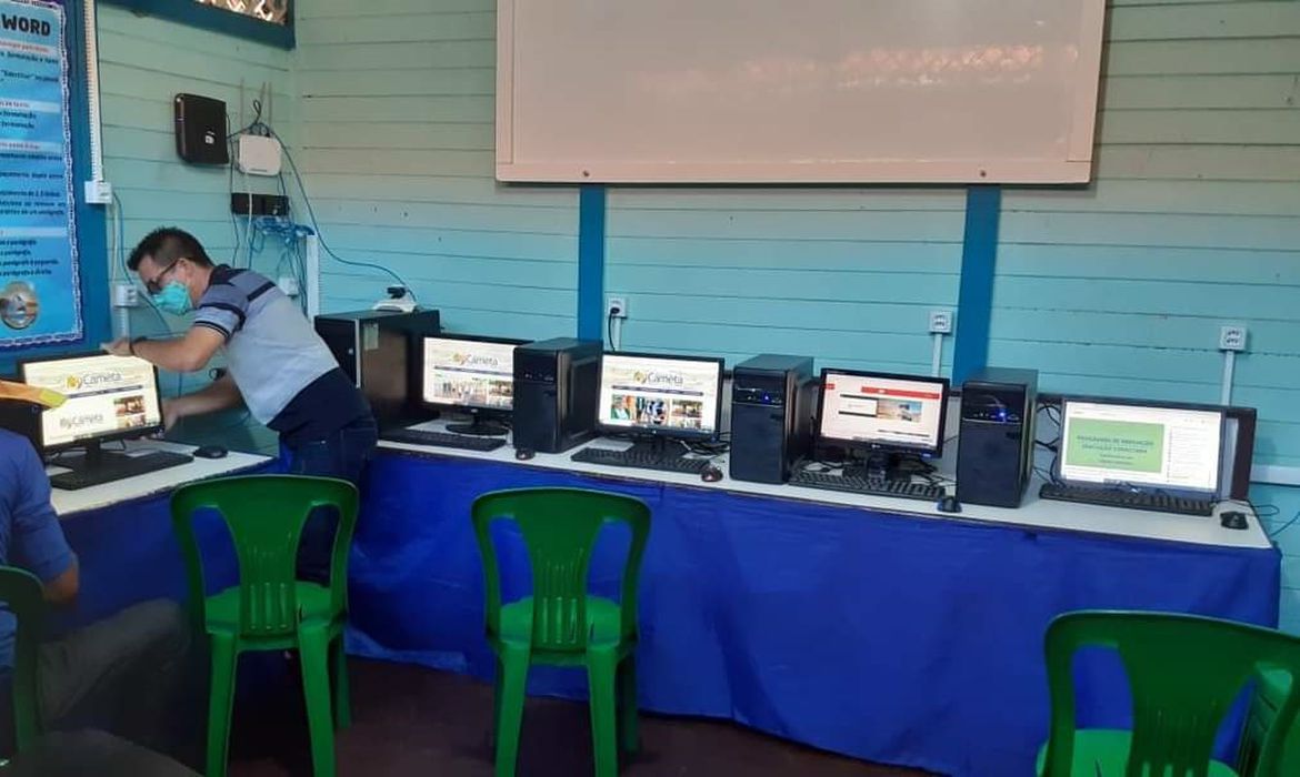 banda_larga_escola_fb_img_1596760816155_0.jpg