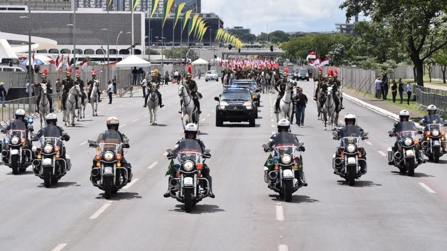 ensaio-da-posse-do-presidente-eleito-jair-bolsonaro-na-esplanada-dos-ministerios-na-tarde-deste-domingo-30-em-brasilia-1546198656429_v2_900x506.jpg