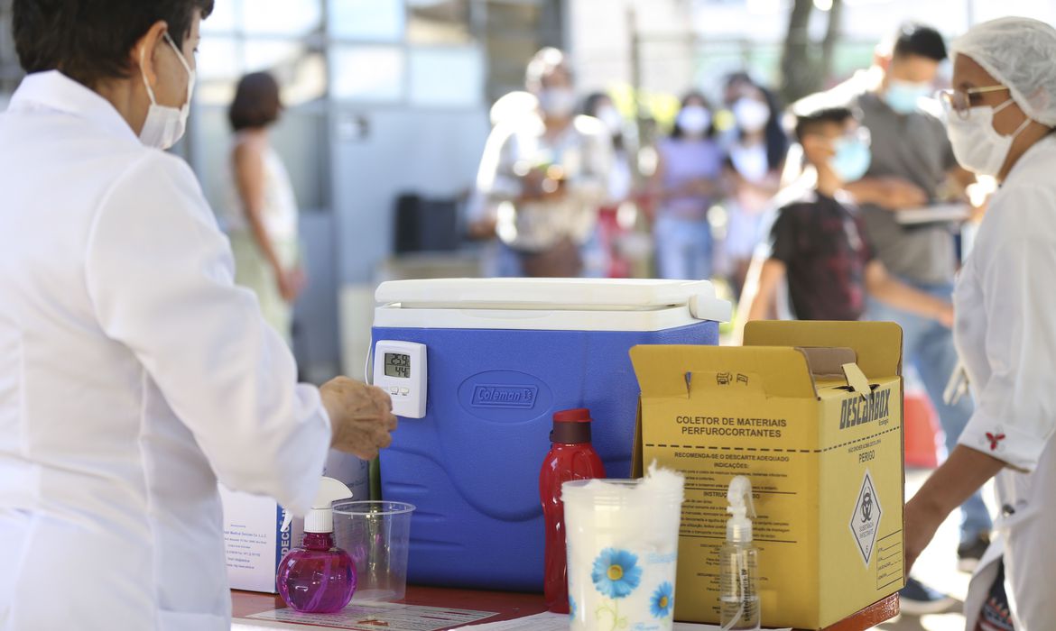 Vacinação de crianças contra a covid-19 na UBS 5 de Taguatinga Sul