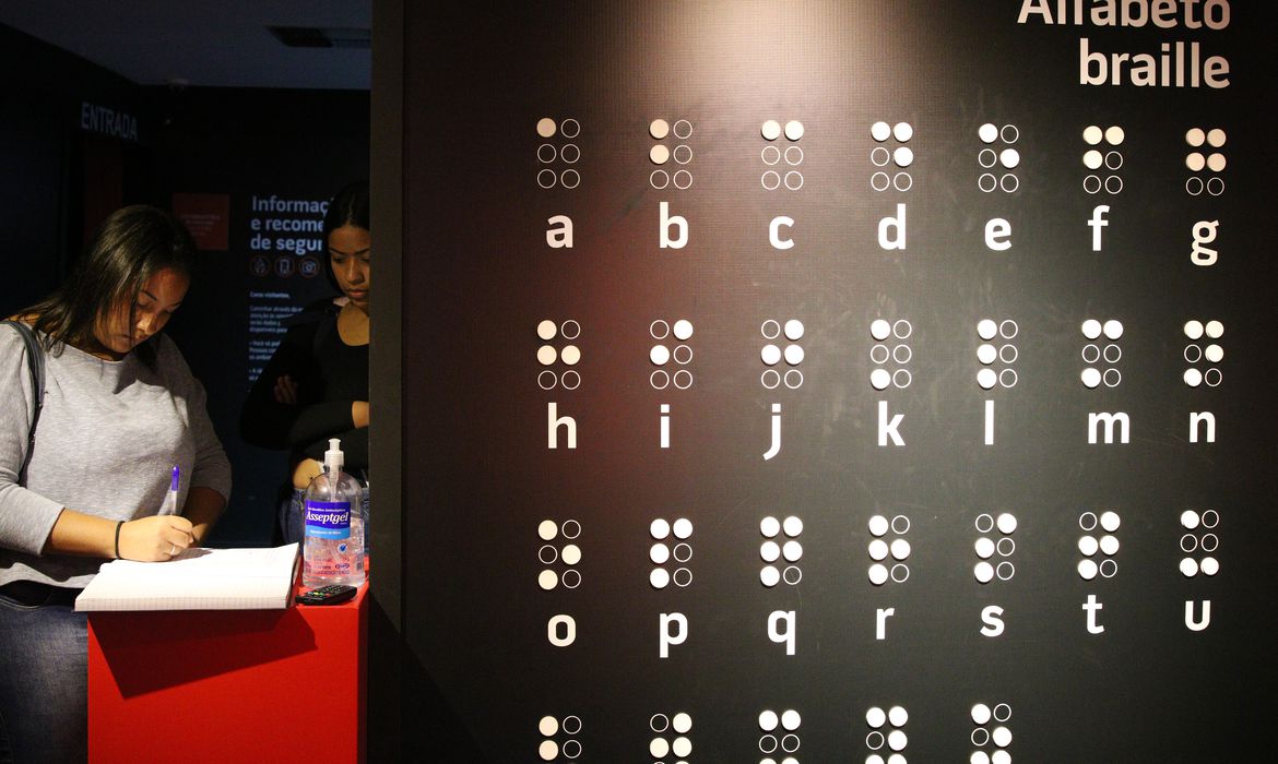 Exposição Diálogo no Escuro
