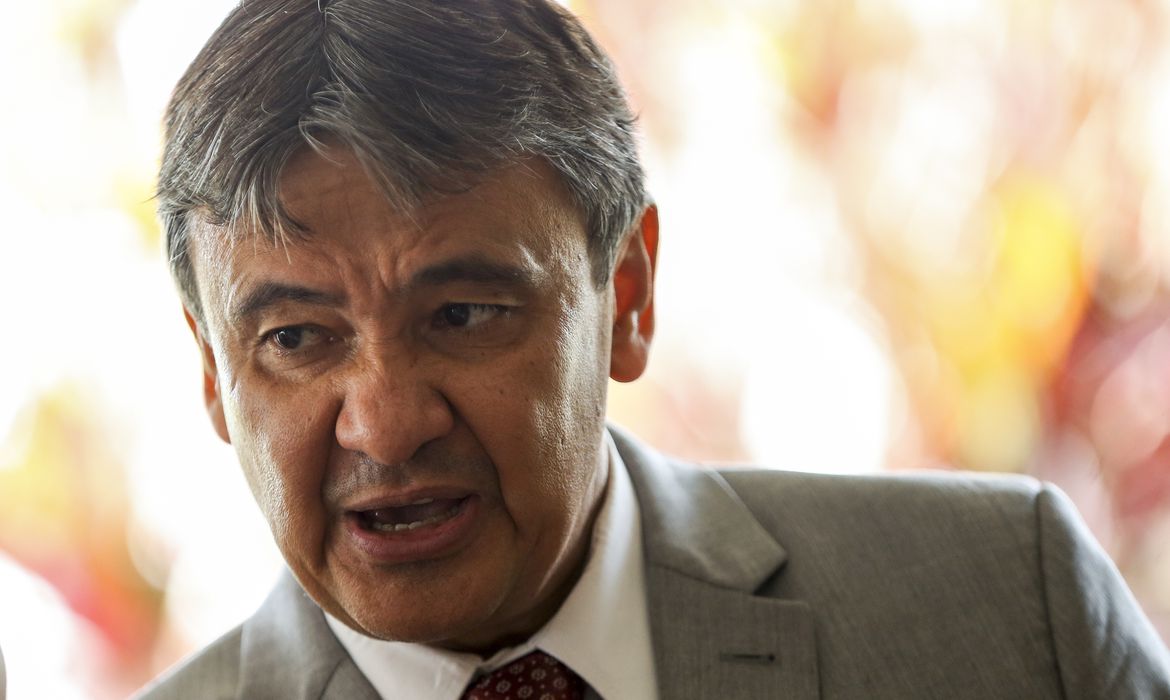 O governador reeleito do Piauí, Wellington Dias, após reunião dos governadores eleitos dos estados do nordeste, em Brasília.