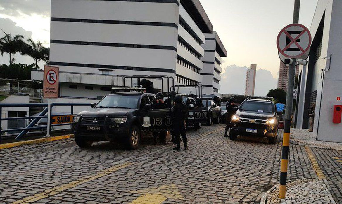 Natal/RN - A Polícia Federal deflagrou na manhã desta quarta-feira, 13/7, a Operação Maritimum visando desarticular organização criminosa especializada no tráfico internacional de drogas e lavagem de dinheiro que atuava nos terminais portuários do Nordeste e Sudeste, principalmente, tendo como bases as regiões de Natal/RN, Salvador/BA e Baixada Santista.