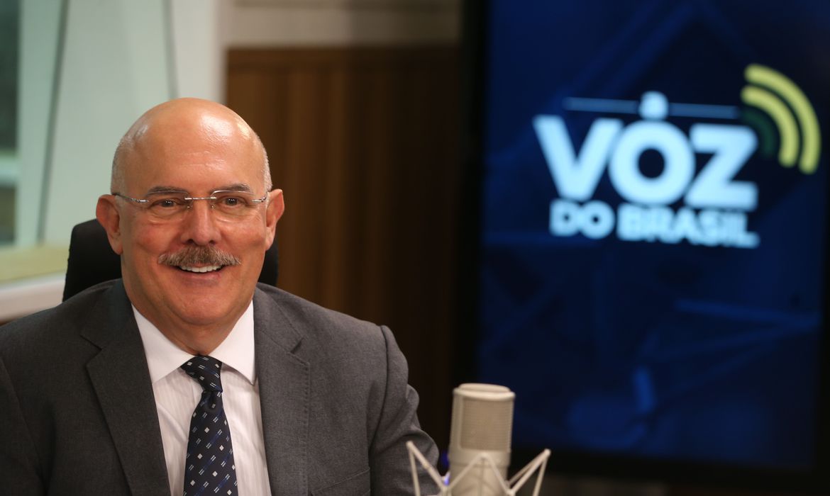 O ministro da Educação, Milton Ribeiro, é entrevistado no programa A Voz do Brasil.