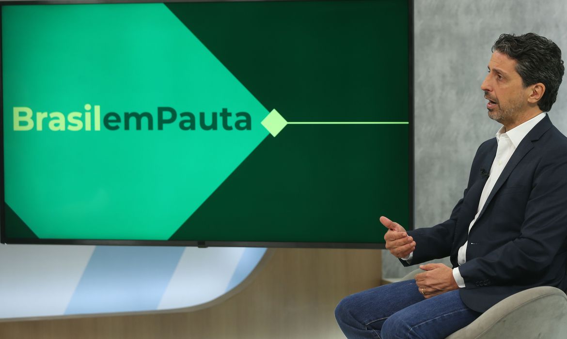 O ministro de Meio Ambiente, Joaquim Leite, é o entrevistado do programa, Brasil em Pauta, na TV Brasil